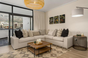 Lush Designer Apartment in CBD - Mountain Views